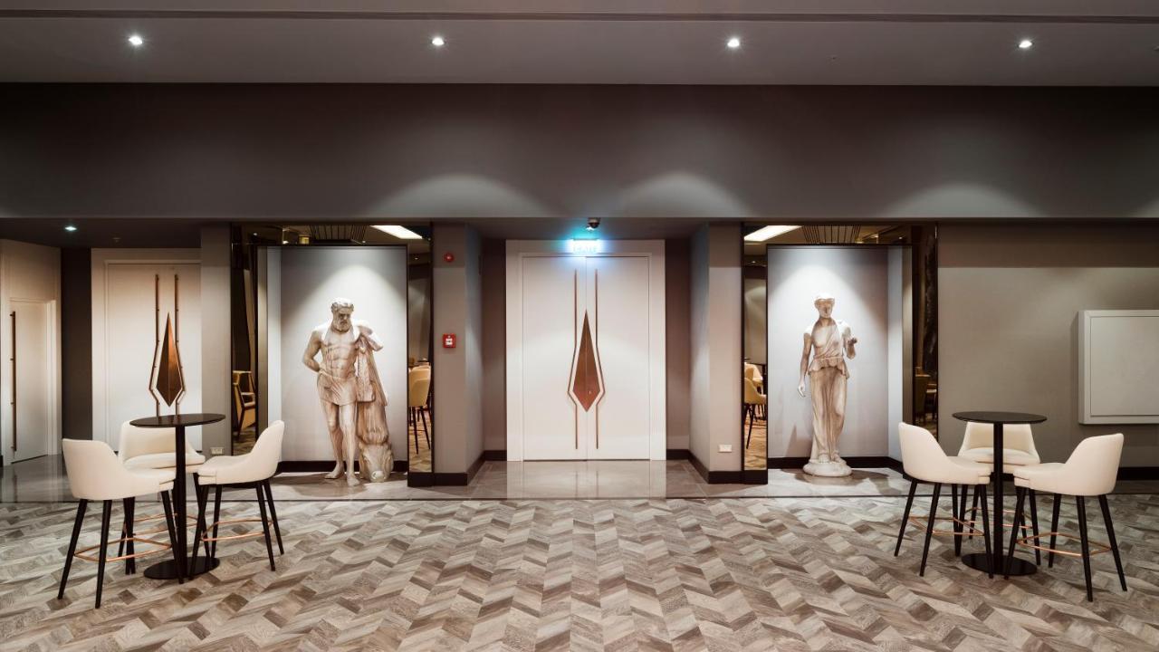 Limak Skopje Luxury Hotel エクステリア 写真 The elevators at the 10th floor